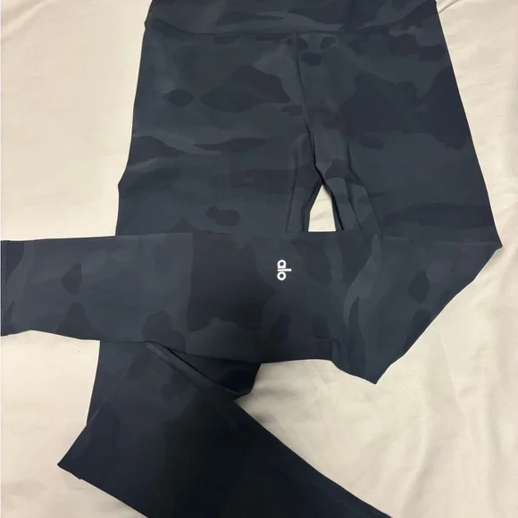 ALO Yoga Black Camo Leggings - Picture 2 of 3